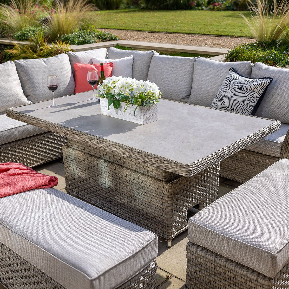 Hartman Eton Grand Rectangular Casual Dining Set